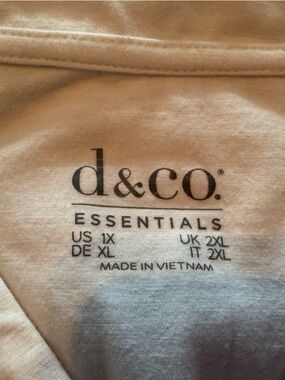 d&co. Essentials White V Neck T Shirts